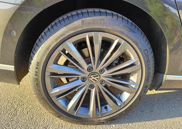 Volkswagen Passat cena 130000 przebieg: 88400, rok produkcji 2021 z Warszawa małe 742